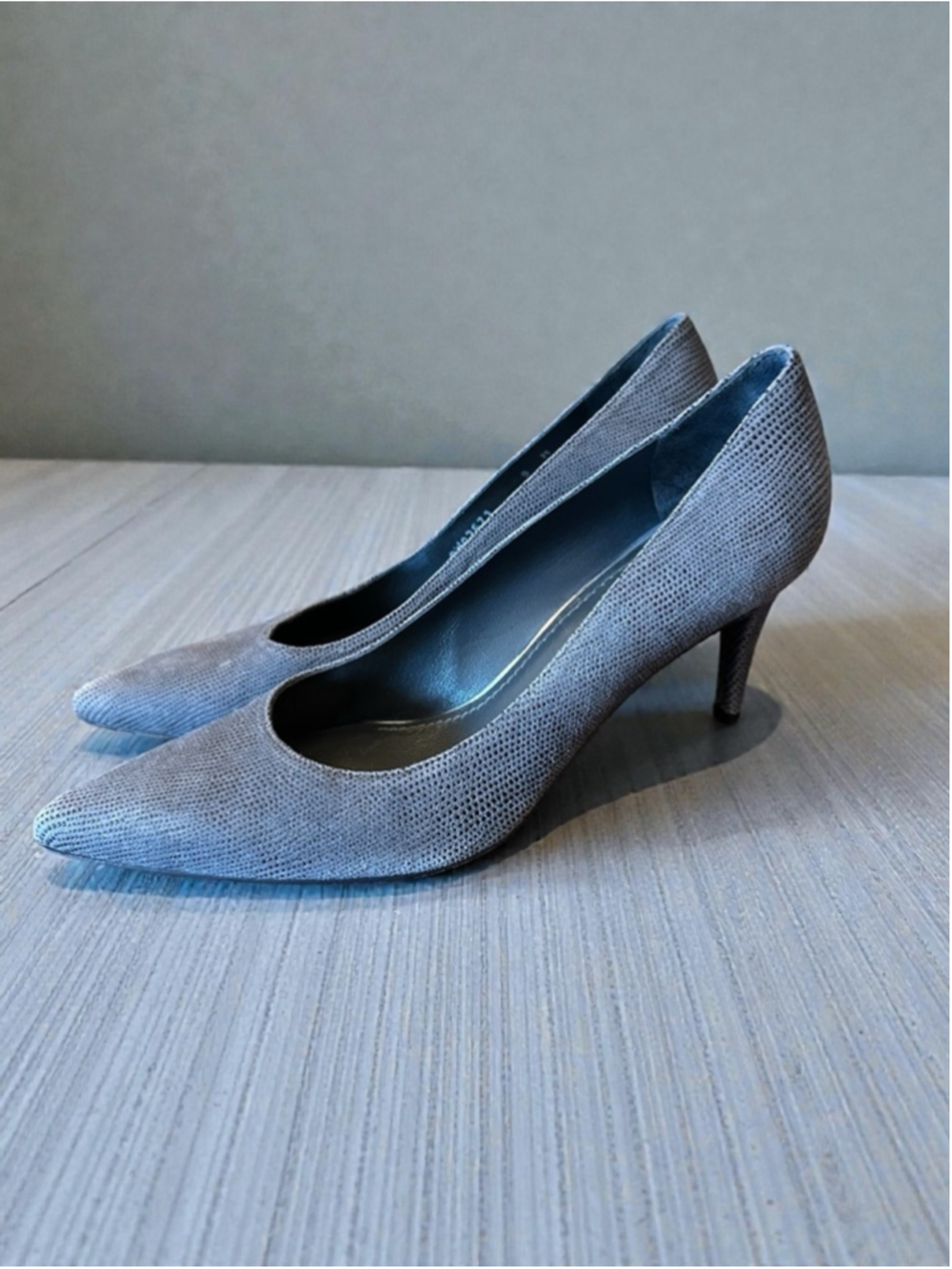 Stuart Weitzman Gray Textured Pointed Toe Pumps Size 9